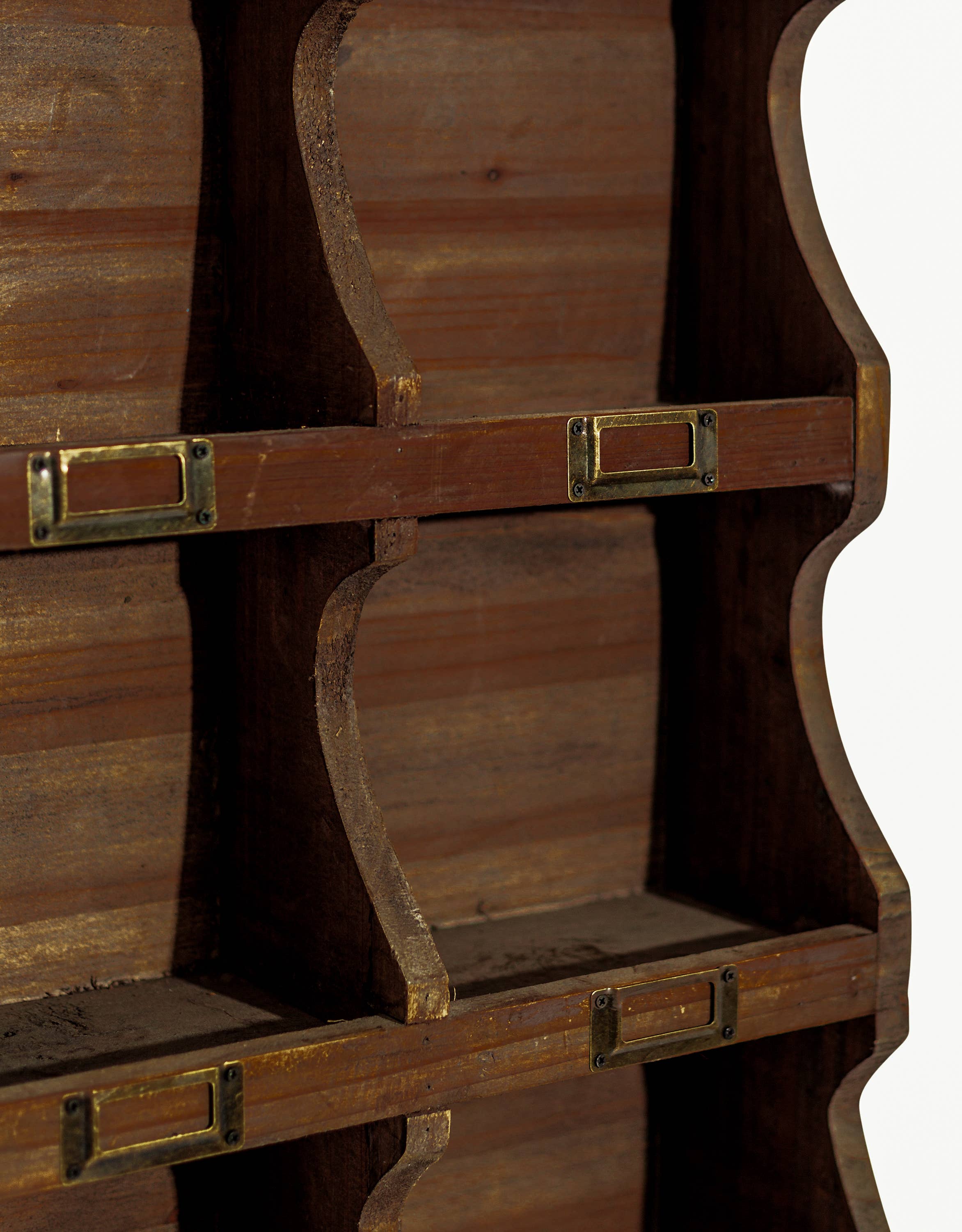 McGowan & Rutherford Ltd – Prateleira de parede por atacado – Estante rústica de parede 'Arundel' em madeira com 9 nichos1