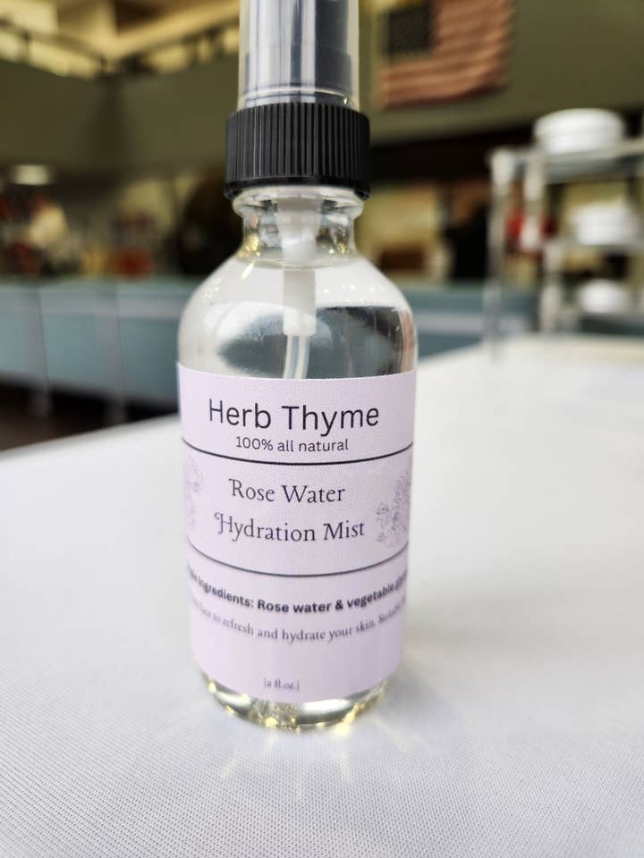 Brume d'hydratation eau de rose pour la vente par Herb Thyme