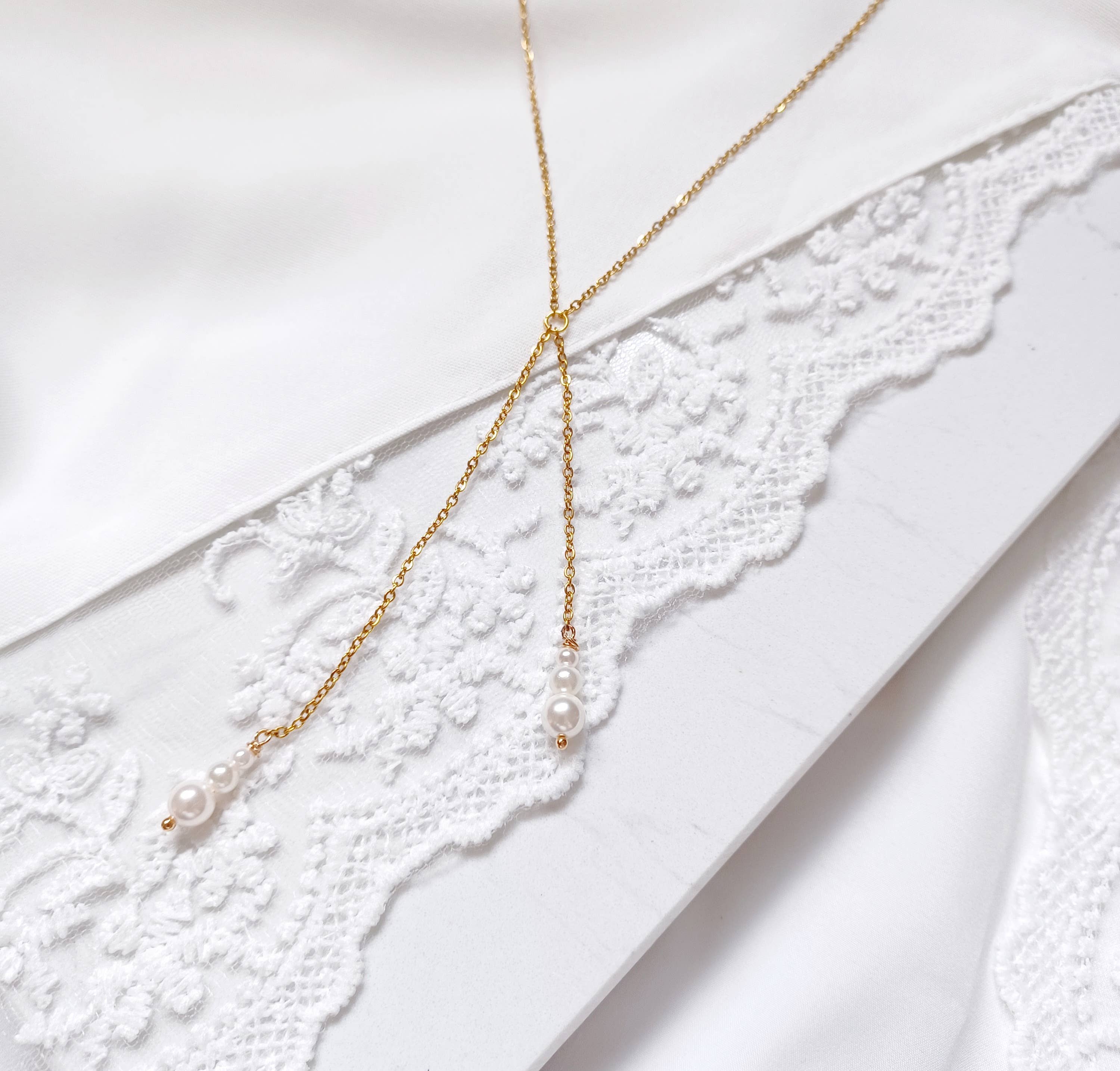 L'atelier du 6 - Wholesale Y-Neck/Lariat Necklace - Back jewelry for the bride with 3 pearls on the back.5