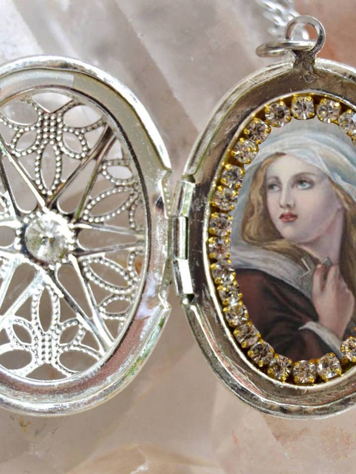 Médaillon fait main Sainte Marie-Madeleine Bijoux religieux chrétiens catholiques pour la vente par MariaSantissimaShop