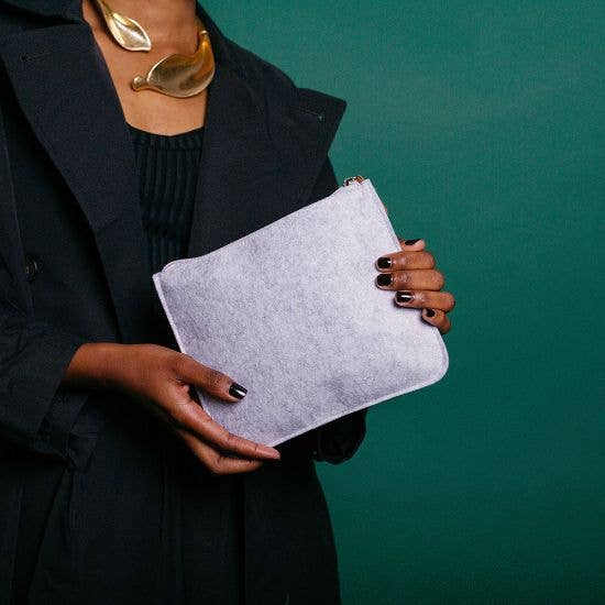 STAR WAY, S.L. - Wholesale Toiletry Bag - Women's - Light gray felt pouch with round tips - sublimation1