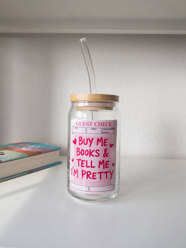 Bokälskande Glasmugg – "Köp Böcker åt Mig & Säg att Jag är Snygg" för wholesale av Be Bold Stay Bold