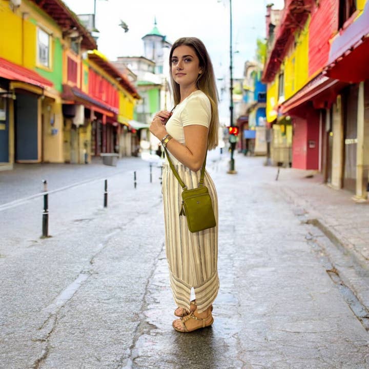 Greenwood Leather - Wholesale Crossbody Bag - Women's - Greenwood Oslo Compact Crossbody 18