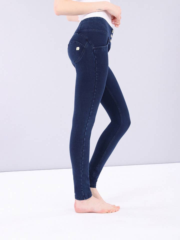 (WRUP1MC002-J0B) WR.UP® BLAUE SKINNY-FIT-HOSE MIT MITTLERER TAILLE AUS STRETCH-DENIM für den Großhandel von Freddy Pantroom