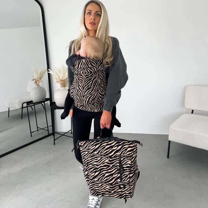 Zebra-Print Babytrage und Rucksack-Bundle für den Großhandel von Bizzi Growin Up! Ltd