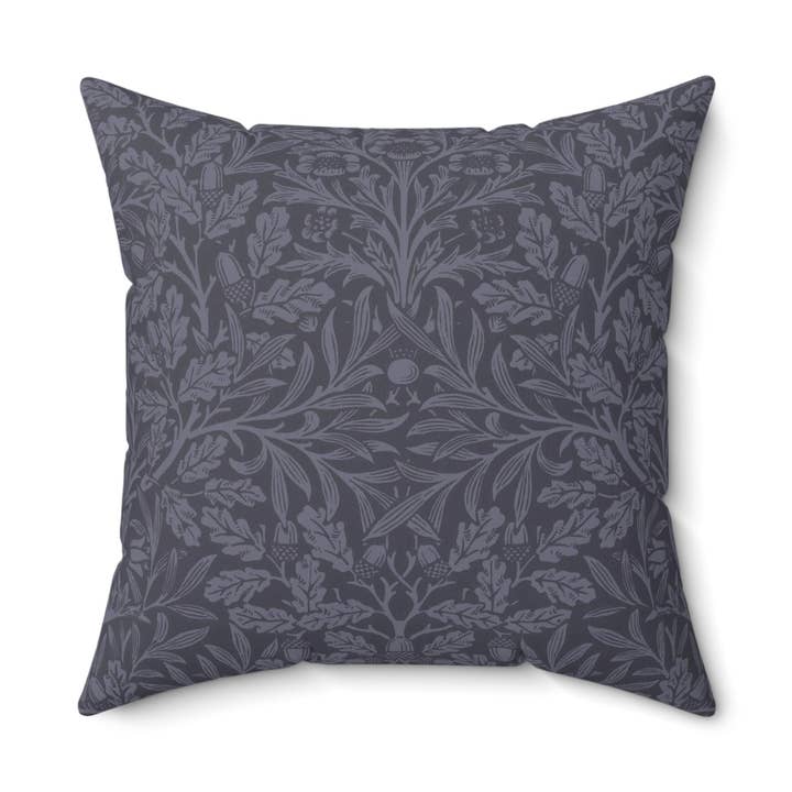 Coussin en faux suède inspiré par William Morris - Collection Glands et Feuilles de Chêne (Bleu Fumé) pour la vente par Willy Morris Home Emporium