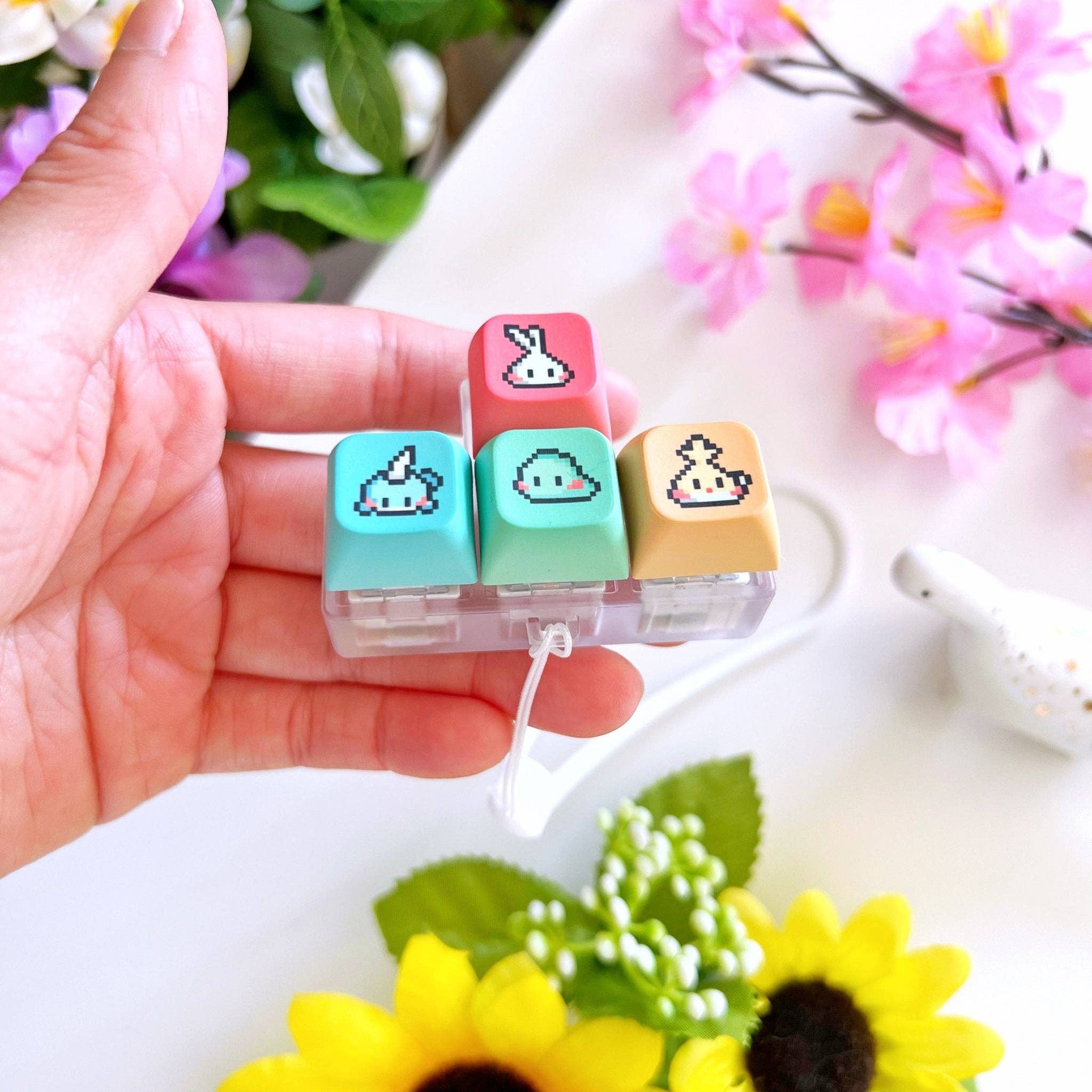 SumLilThings - Wholesale Keychain - Unisex - Pixel Keycap Keyboard Clicky Fidget Keychain2