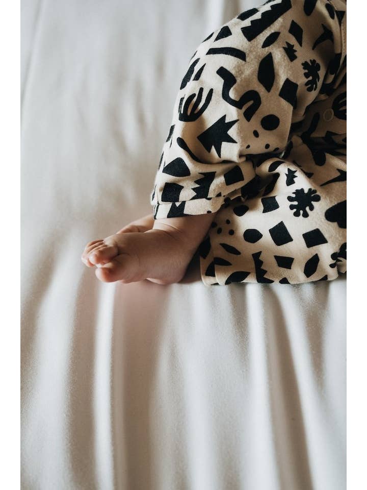 Geometric baby jumpsuit 100% organic cotton for wholesale on Faire1