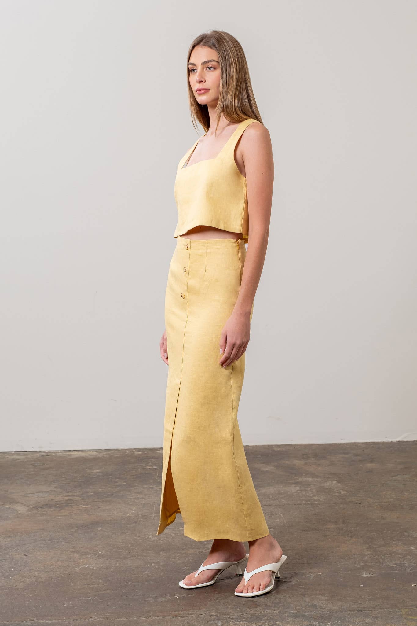 Moon River – Engroshandel Bluse - Dame – ÆRMELØS HØR CROP TOP MED FIRKANTET HALSUDSKÆRING1