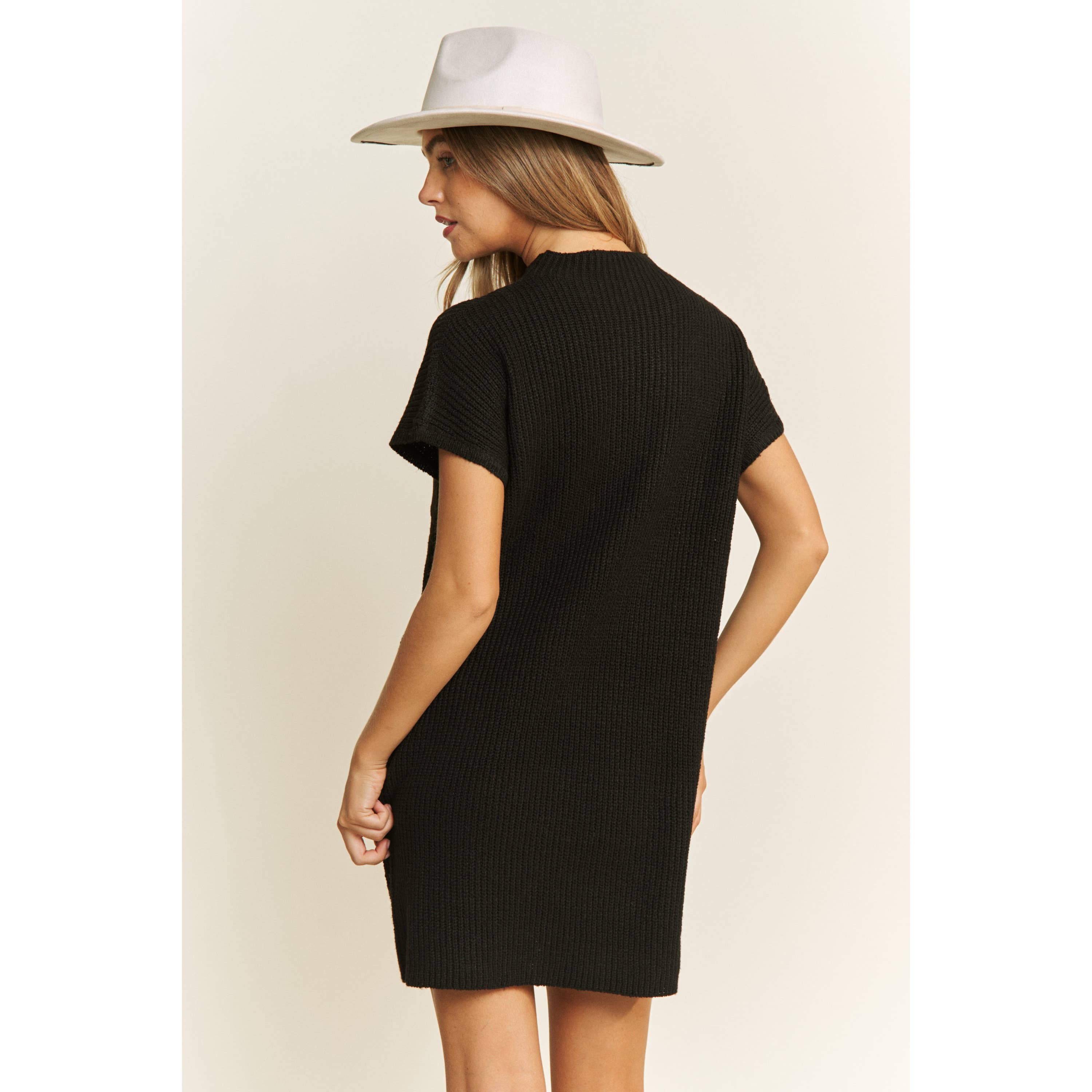 Sweet Generis - Venta al por mayor Vestido - Mujer - MINIVESTIDO CLÁSICO DE PUNTO TIPO SUÉTER CON HOMBROS DESCUBIERTOS4