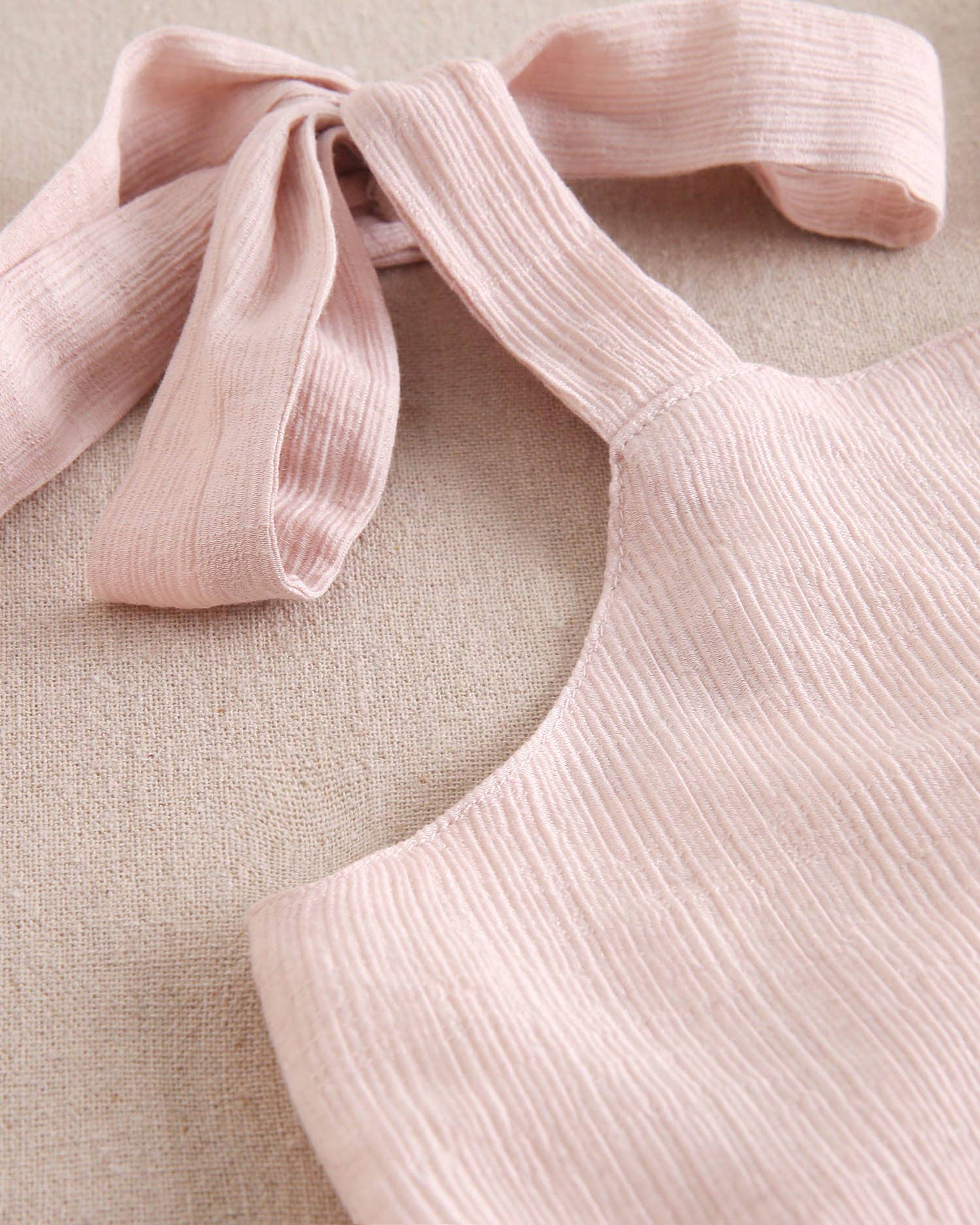 Dadati – wholesale Tröjor – Barn – Rosa blus för flickor med rosetter på axlarna och volangkant3