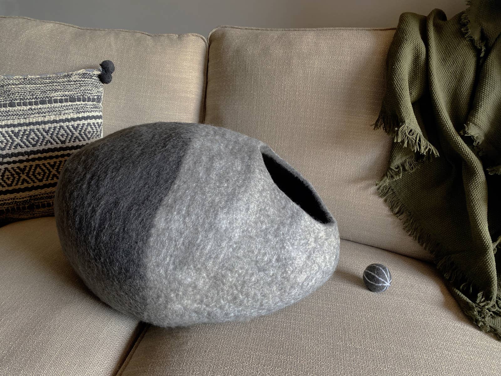 Mishum – wholesale Pet cave – Cat/dog – Cat Cave Black/Grey Tones - Limited Edition3