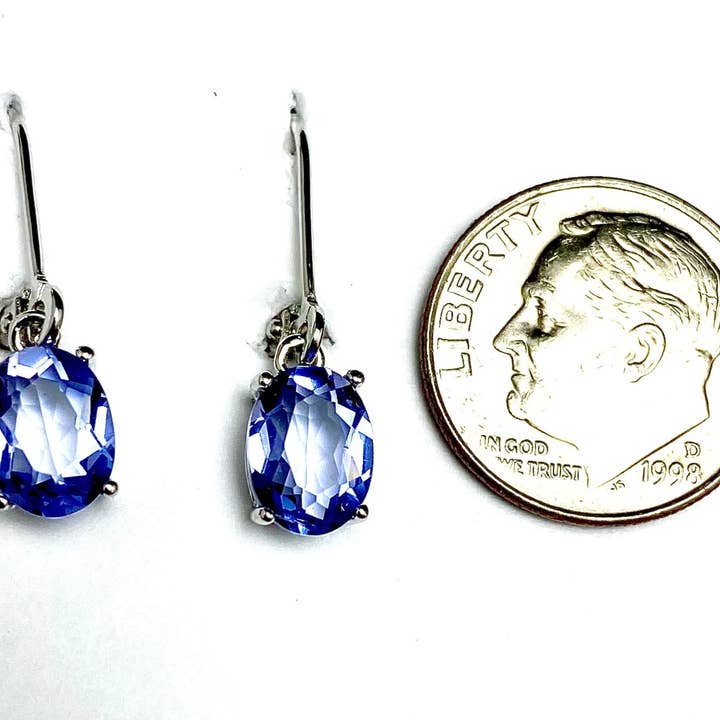 Twan Kee Jewelry - Venta al por mayor Pendientes colgantes - Aretes colgantes de helenita de talla ovalada en plata4