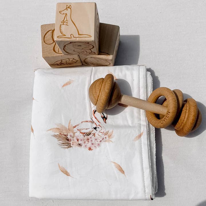 Tissu Swan Burp pour la vente par SNUGGLY JACKS