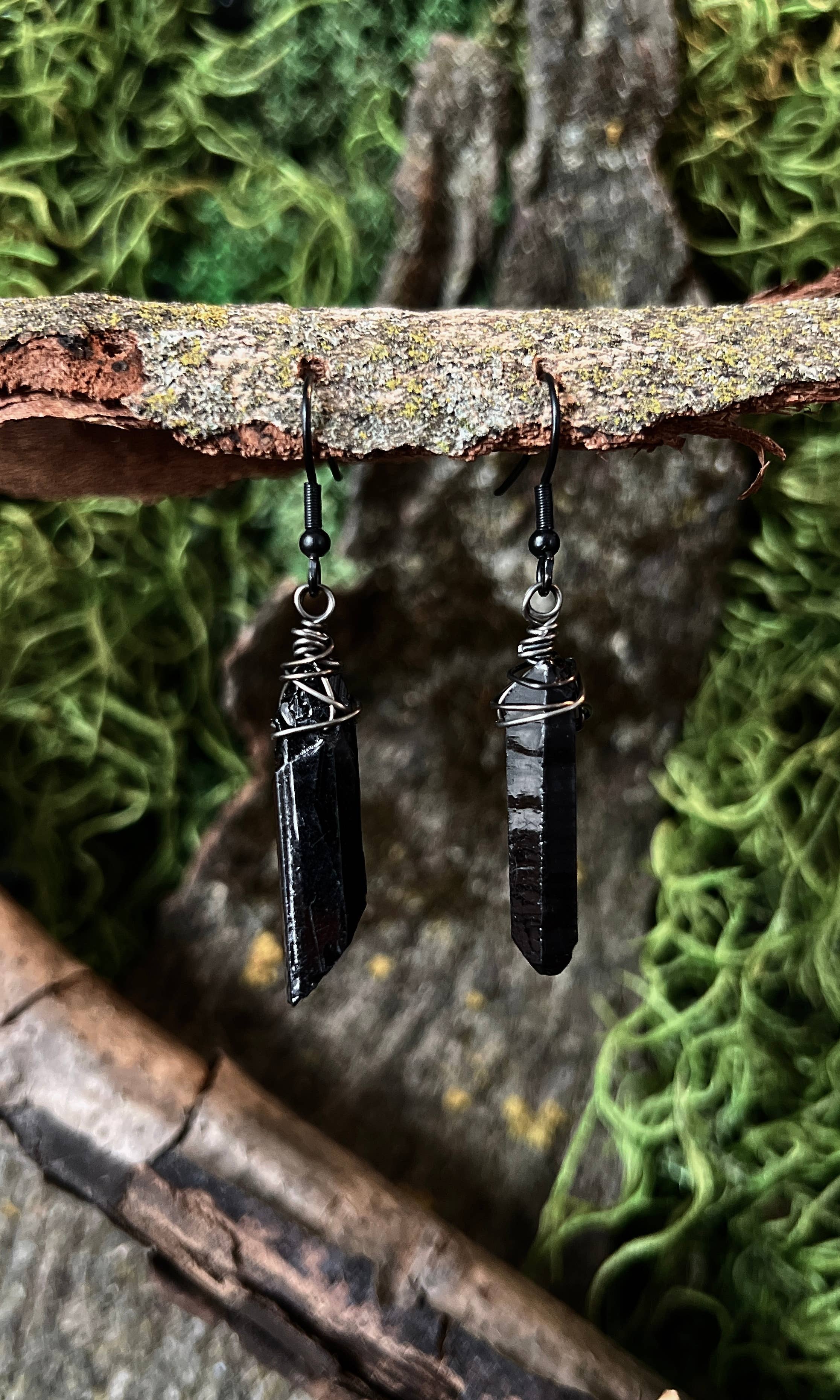 SOVRIN - Wholesale Dangle Earrings - SIMPLE BLACK CRYSTAL EARRINGS2