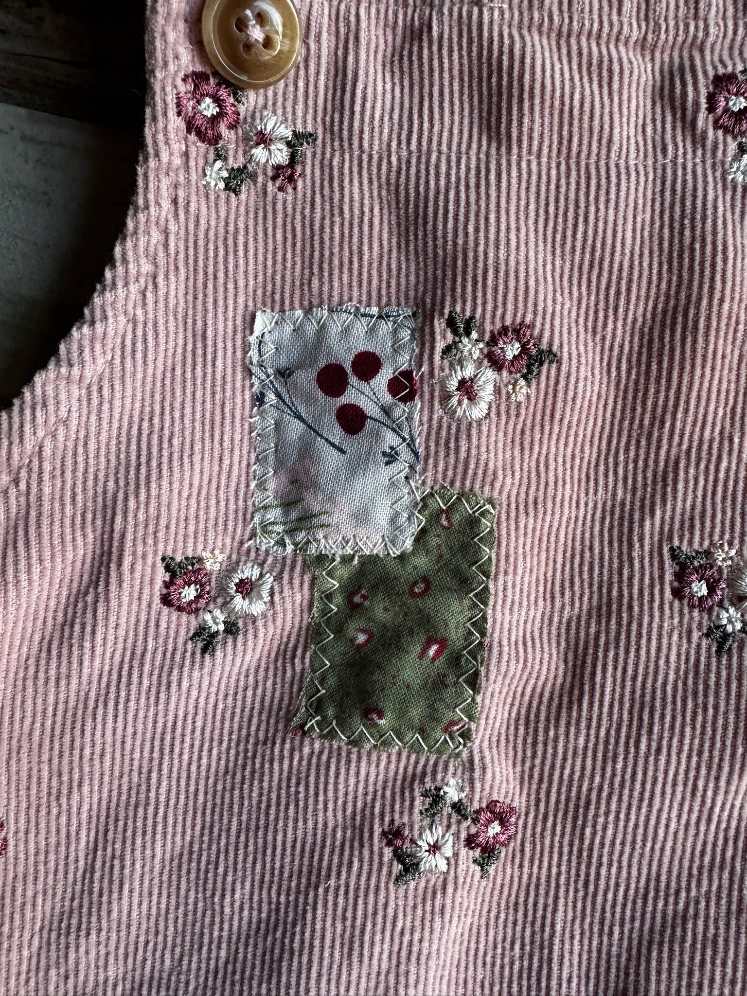 Hammy Downs Threads - Wholesale Dress - Kids - Floral Cord Jumper Dress
Sz-12M Only 1 Avail. One of A Kind2