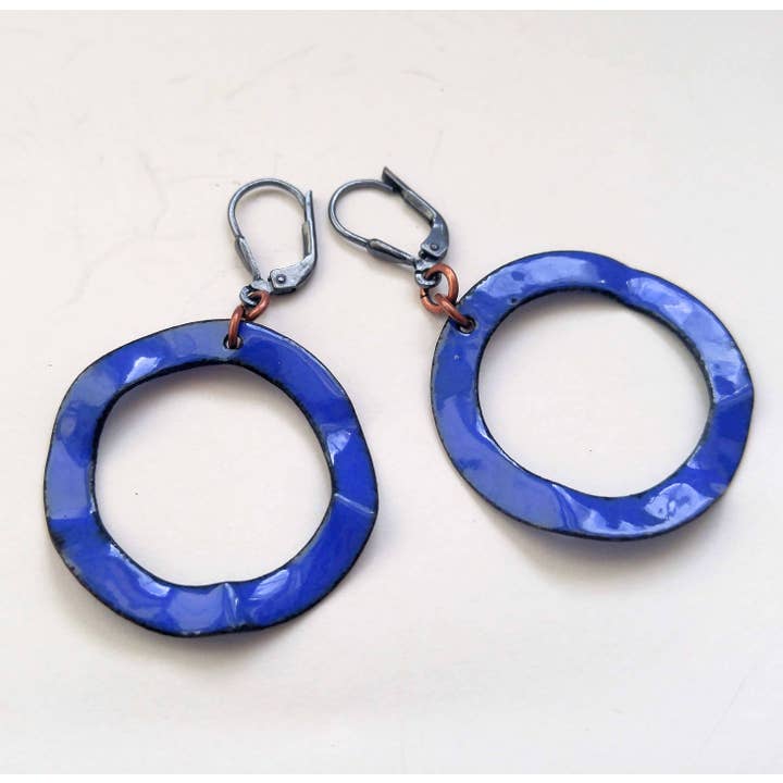 Boucles d'oreilles double face en émail Margo, différentes couleurs pour la vente par Papazian Design, LLC