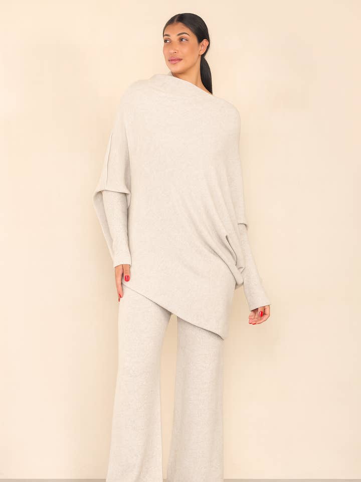 MAGLIONE MORBIDO IN MAGLIA ASIMMETRICO CON MANICHE ADERENTI A QUADRI TESTURIZZATI per la vendita all'ingrosso da parte di Lucy Sparks