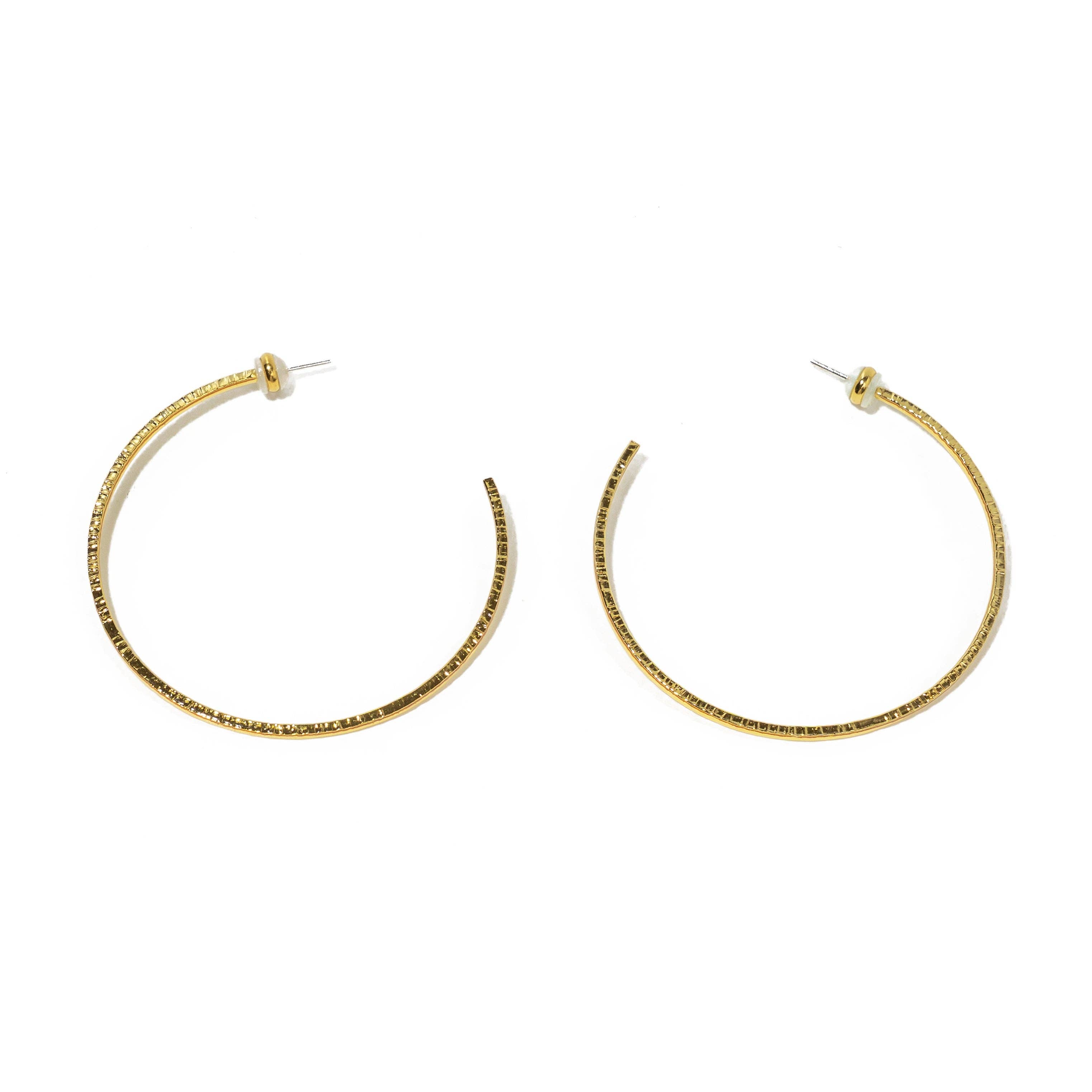 Brenda Grands Jewelry - Vente Créoles - Créoles Martelées Fines en Or 24K1