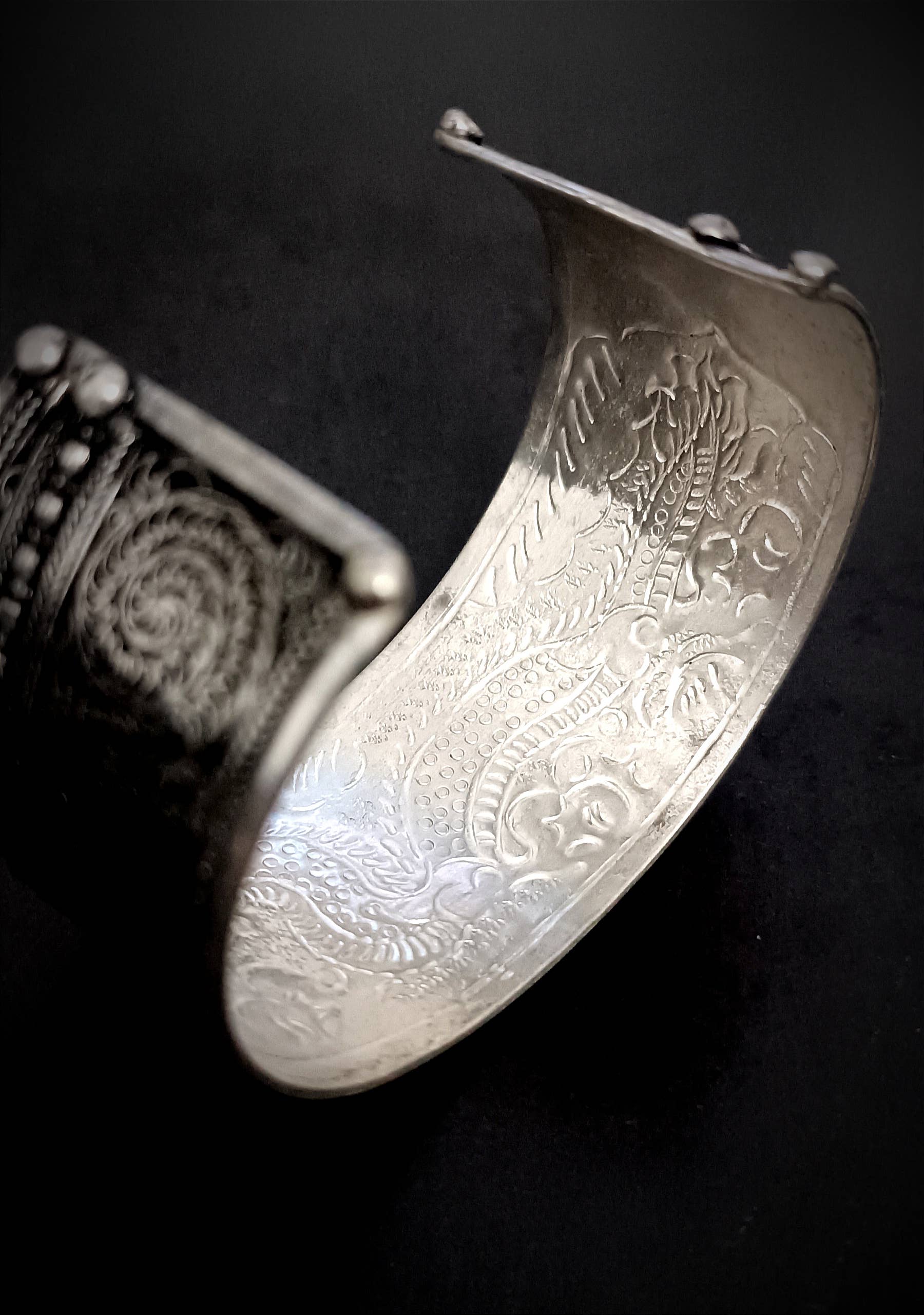 Unique Brand – wholesale Manschettarmband – Lamahi tibetansk armband3