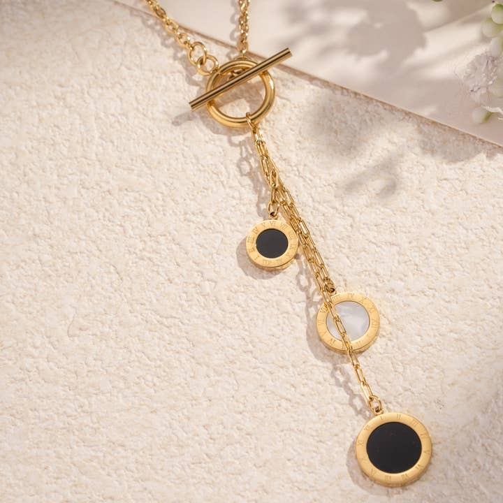 COSMOS - Vendita all'ingrosso Collana con ciondolo/pendaglio - Collana medaglione dorato con numeri romani – Eleganza senza tempo1