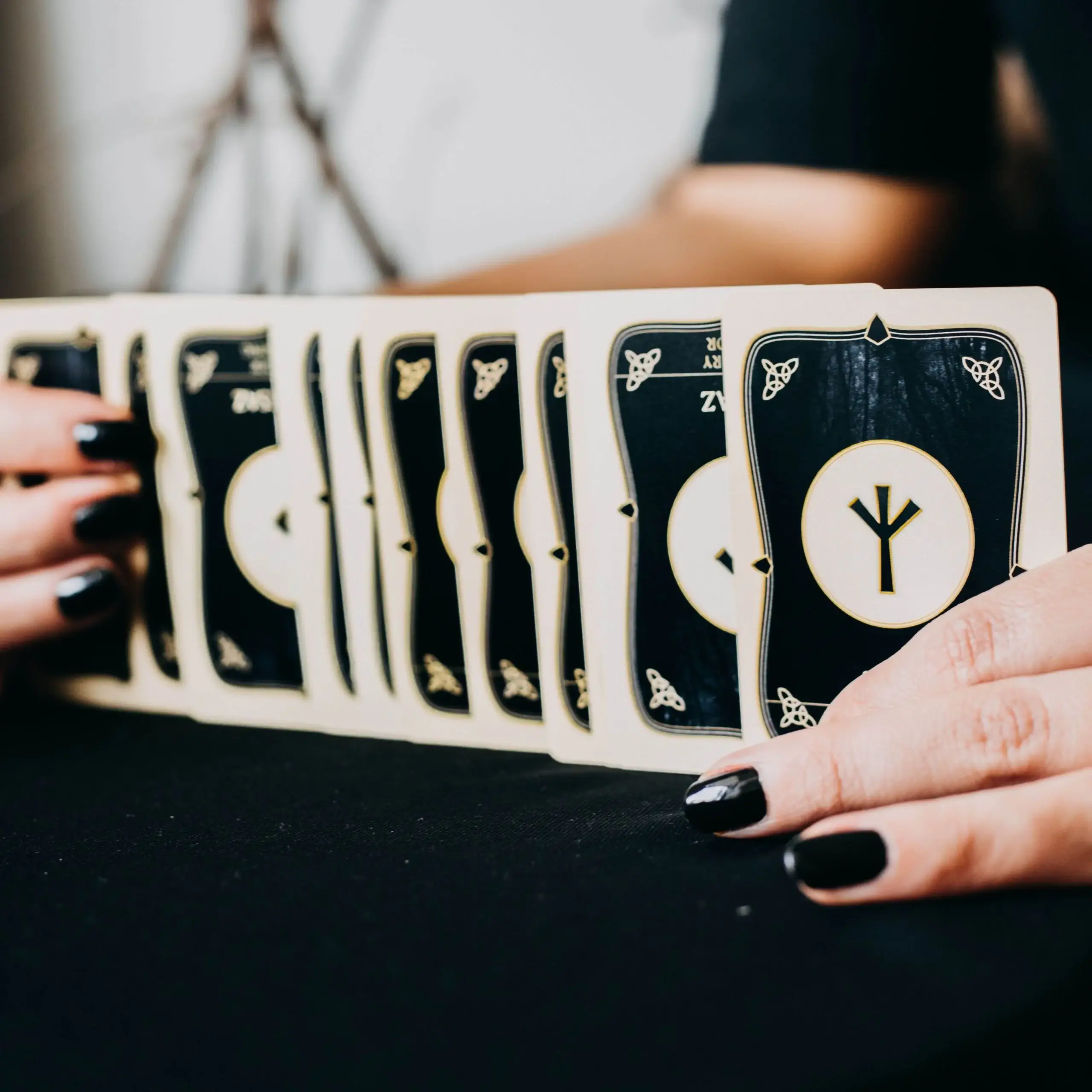 LA MUCI DESIGN - Wholesale Tarotkaarten - Deep Forest rune set – 25 kaarten Nordic waarzeggerij1