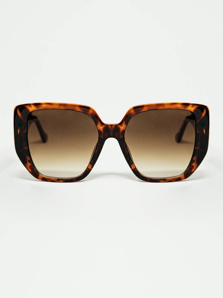 Brown pin-up style sunglasses with geometric design and cat eyes for wholesale by Q2—All Orders:Free Duties for the US,UK,and Canada