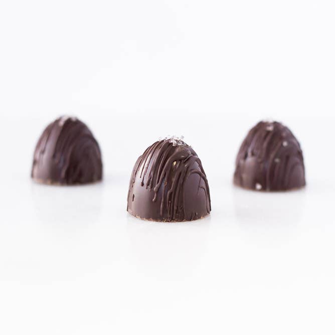 Truffes au caramel salé/2,6 lb Étui pour la vente par Maggie Lyon Chocolatiers