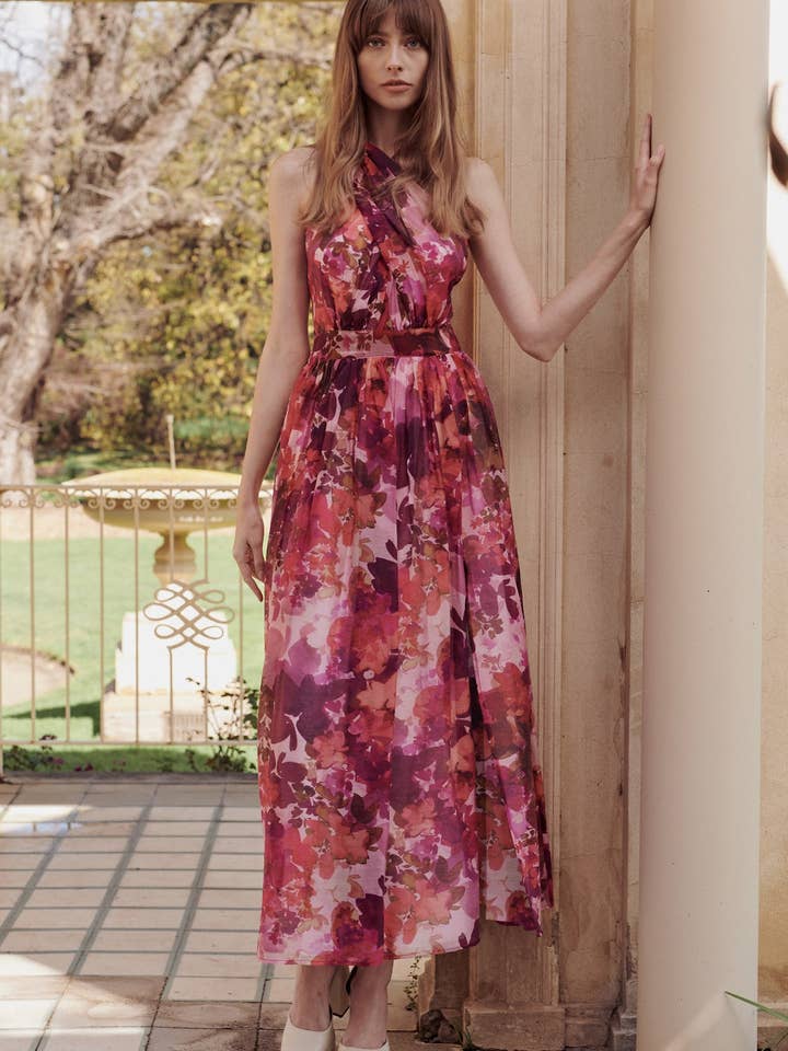 MAXI ABITO CON SCOLLO ALL'AMERICANA CON STAMPA FLOREALE ROSA per la vendita all'ingrosso da parte di Sofia Irina