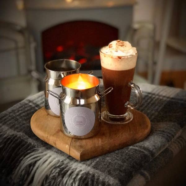 Unikke Milk Churn Candle® Træbrande & varm kakao for engroshandel hos The Cattleshed Candle Company