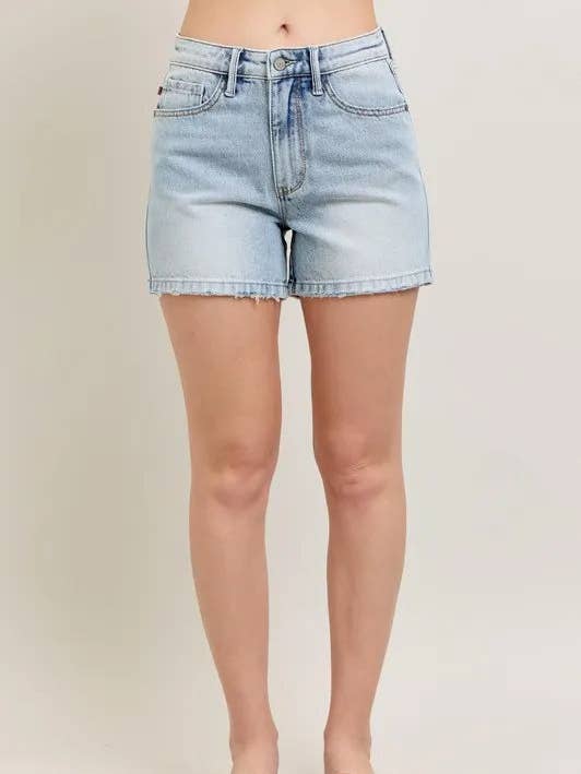 Judy Blue Short en Jean Taille Haute à Ourlet Effiloché avec Poches Grande Taille pour la vente par Salty Bloom