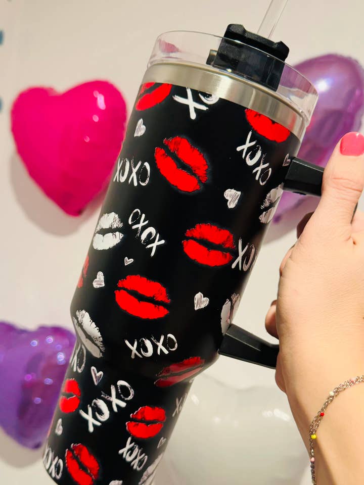 Gobelet de Saint-Valentin XOXO 40 oz pour la vente par Briano Wholesale