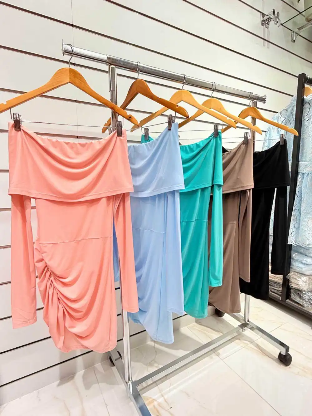 Chilli Girl Collection - Vendita all'ingrosso Vestito - Donna - Vestito corto stile bandeau con maniche a guanto3