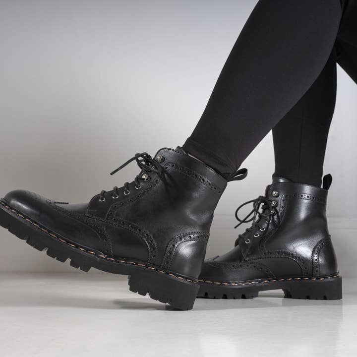 Bottines derby de couleur noire - Art.BP1835 pour la vente par British Passport
