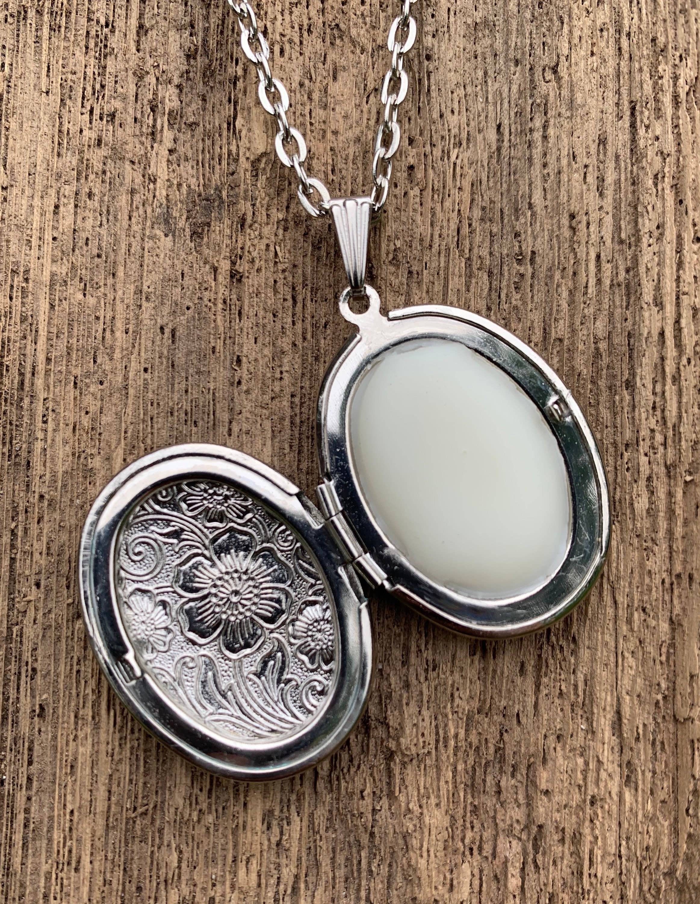Urbanfarmergirls - Wholesale Locket Necklace - Vintage Style Antiqued Silver Locket Filled With Solid Perfu
