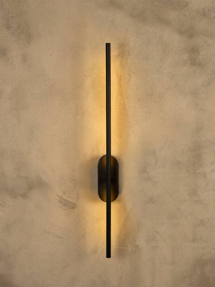 Assos Sort LED Væglampe 70 cm | Moderne Dekorativ Belysning til Hjem & Hoteller for engroshandel hos HEKA LIGHTING & TRADING LTD