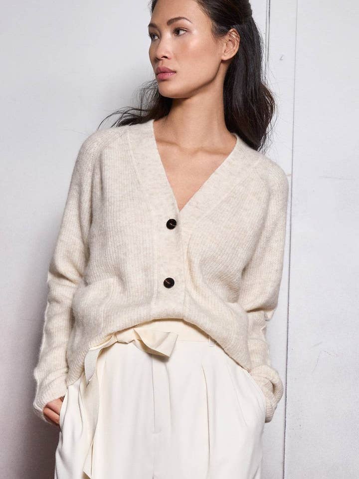 Cardigan court en maille à col en V pour la vente par Spoon