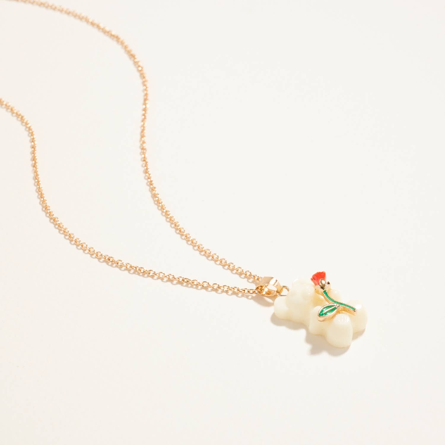 Designature New York – Großhandel Kette mit Anhänger/Charm – Bär mit Blumenform Farbe Emaille Kurze Halskette7