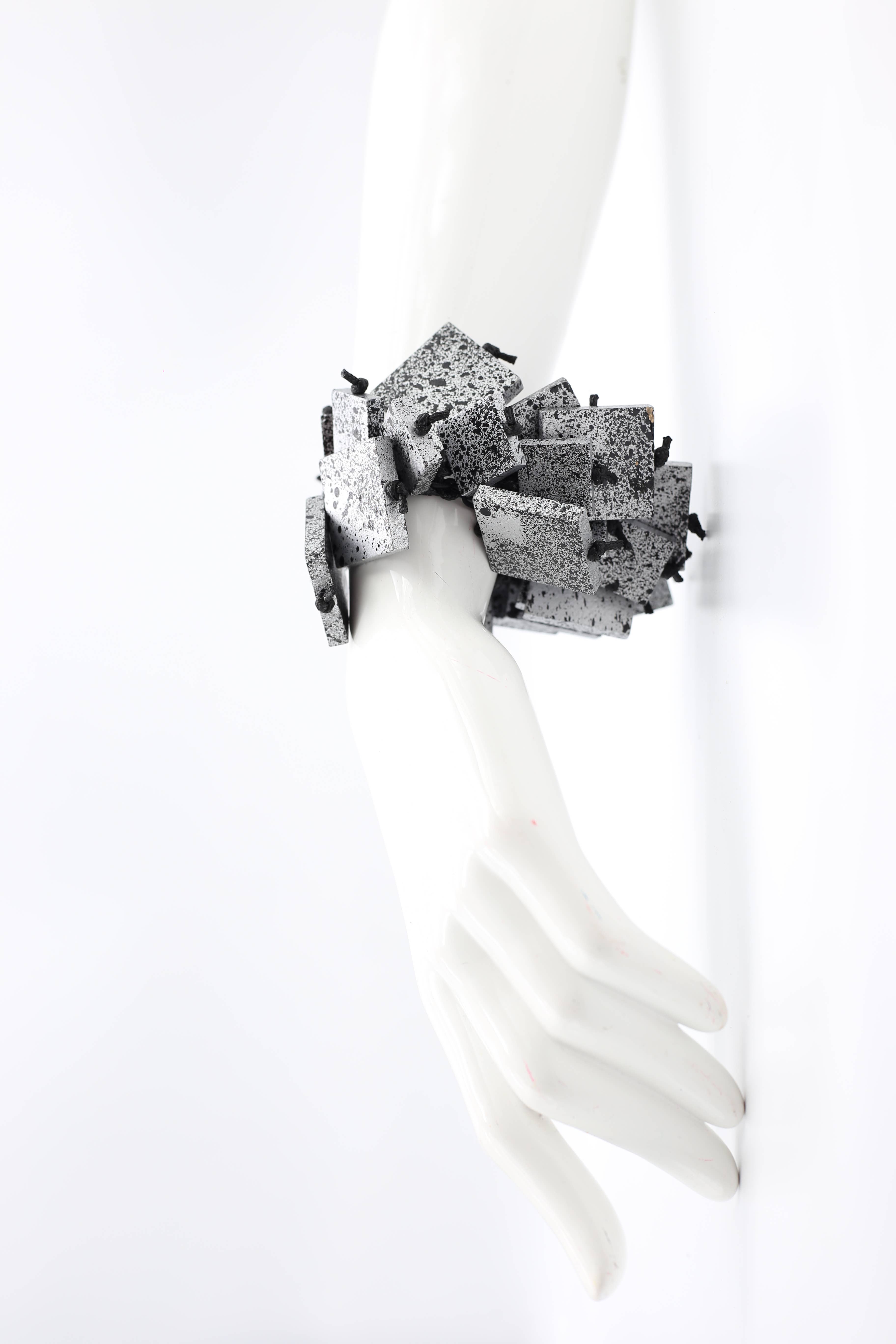 Jianhui London - Wholesale Bangle Bracelet - WOODEN SQUARES ON ELASTIC BRACELET HAND PAINTED2