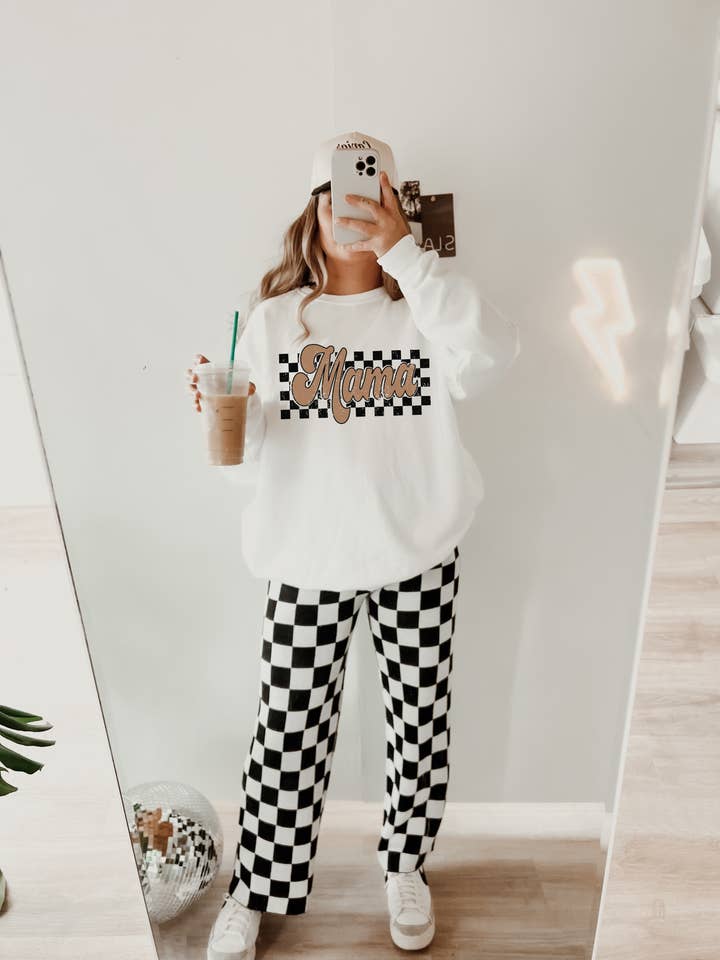 Felpa Checkered Mama - Bianca per la vendita all'ingrosso da parte di The Neutral Club Co.