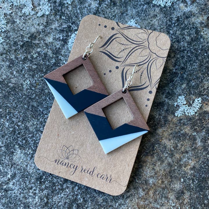 Nye former! Moderne Boho træ og harpiks øreringe for engroshandel hos Nancy Reid Carr