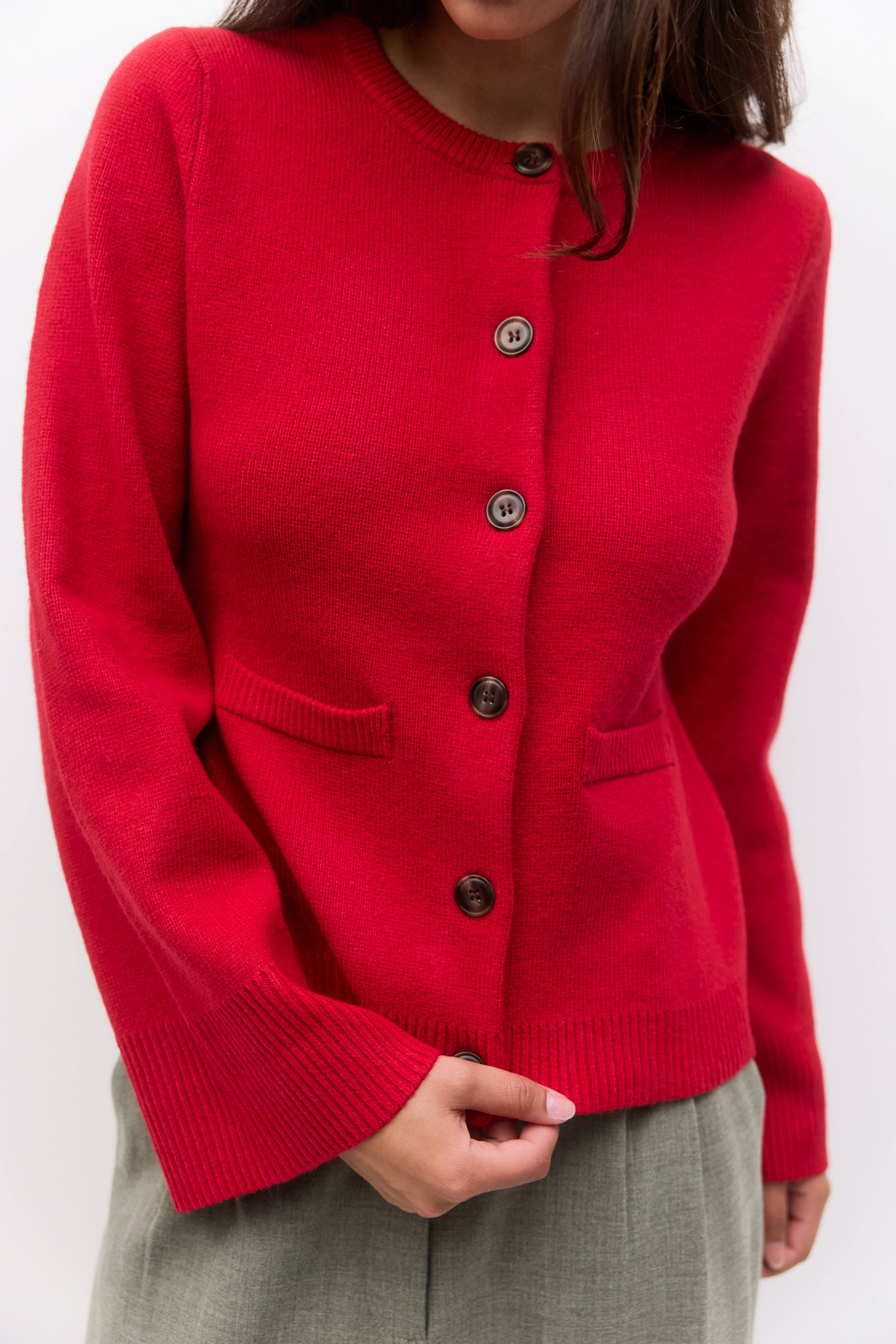 MOD REF – Engroshandel Cardigan - Dame – The Tyler Cardigan | Kvindesweater med klokkeærmer og knapper23