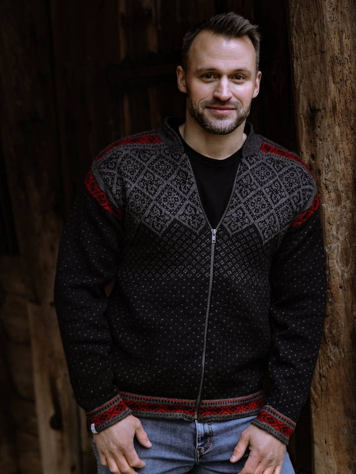 Susan Fosse AS - Wholesale Cardigan - Men's - Kvam Men's Cardigan6