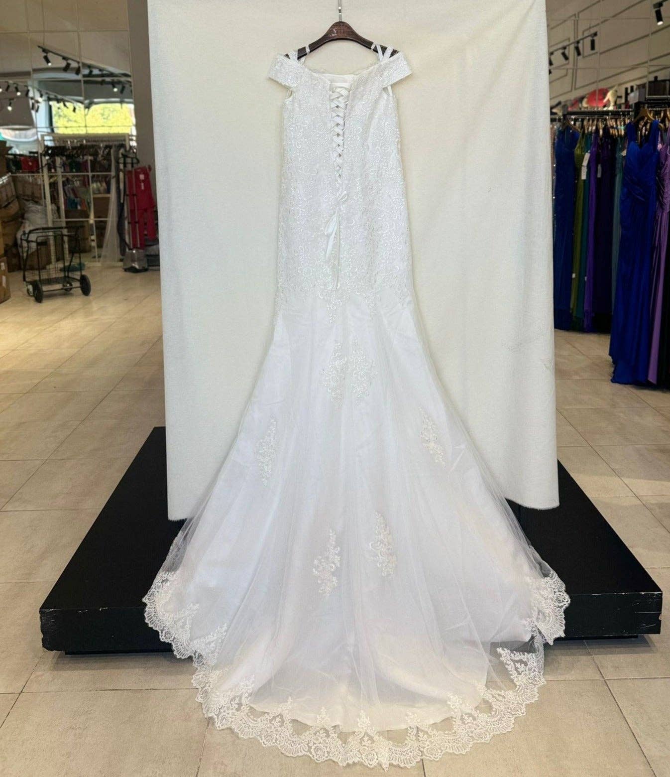 Invitadissimas - Wholesale Gown - Women's - A1802 train wedding dress3