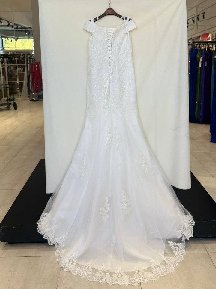 Invitadissimas - Wholesale Gown - Women's - A1802 train wedding dress3