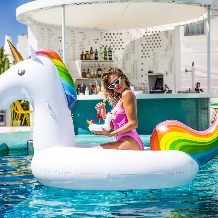 Wit Swim Essentials | Witte Opblaasbare Bekerhouder Eenhoorn for wholesale on Faire3