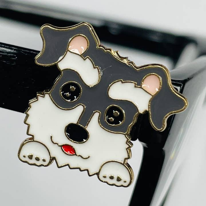 Chien Schnauzer Plaqué Émail EyeDeco pour la vente par Cork and Charm