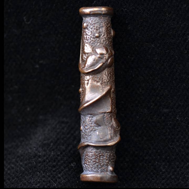 Perle tube Koi par Bob Burkett en bronze pour la vente par Tiger Tiger Beads LLC