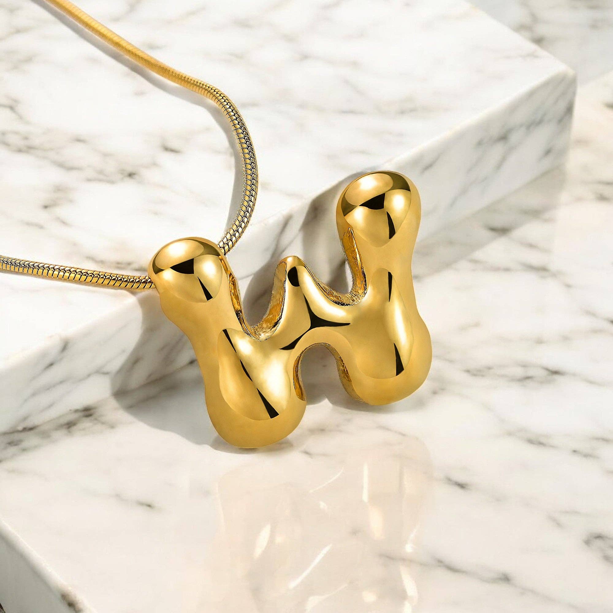 Cape Diablo - Vente Colliers à pendentif - Collier Initiale Lettre Bulle Chute Éclat Doré22