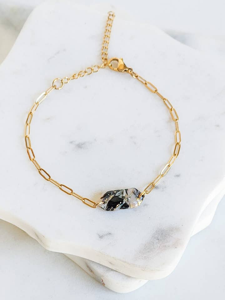 Langwerpige kristallen armband met zwarte parel voor wholesale door Marbled Maven